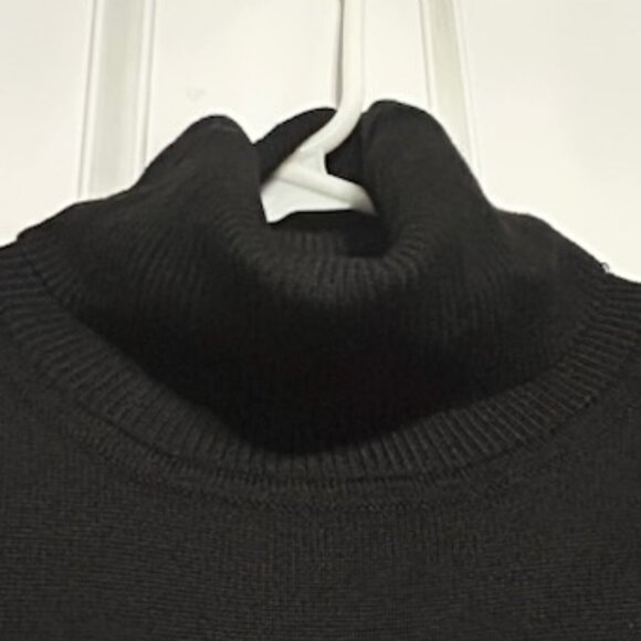 Fashion Nova Turtleneck Top - Size Small - Picture 3 of 5
